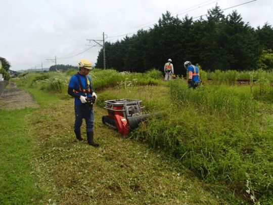 除草作業（ロボット施工）